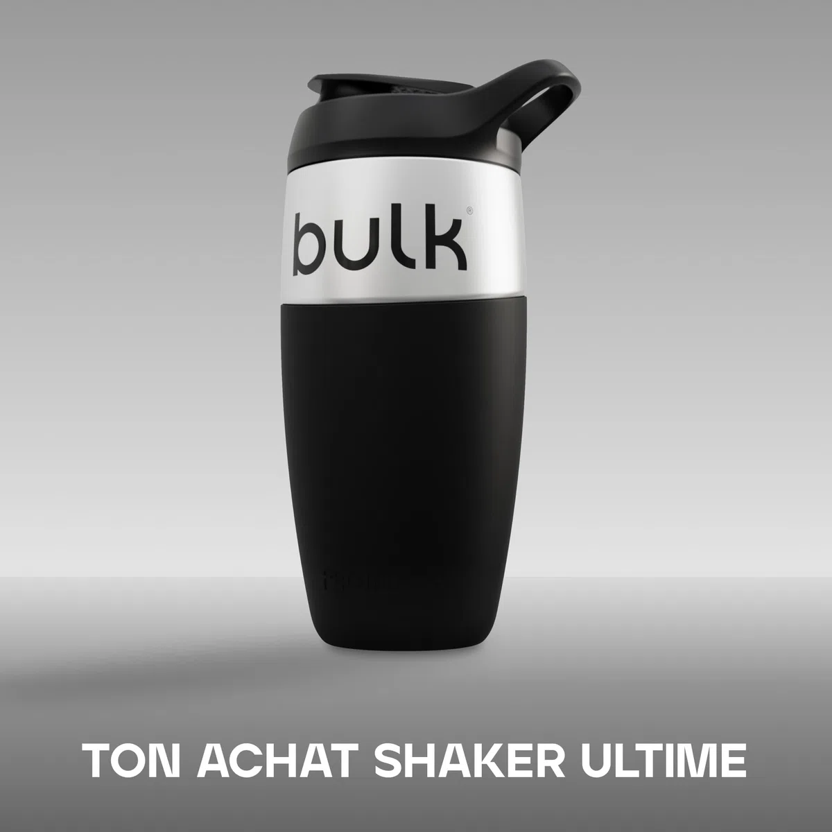 Bulk x Promixx Gourde Shaker Acier Inox | Noir | 700ml | Design Robuste & Étanche | Agitateur Snap-Fit pour Mélange Parfait | Manchon Antidérapant | Longue Durée