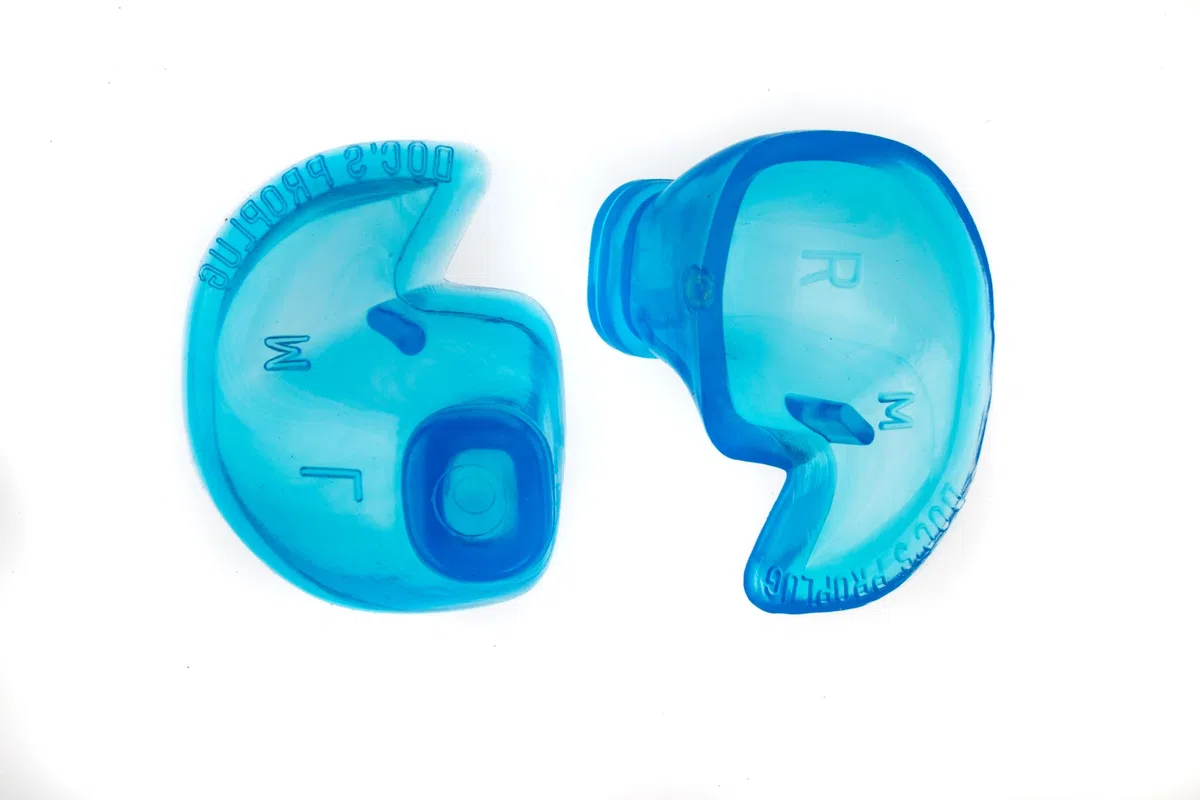 Medium – Doc's Proplugs non ventilé – Bleu – Sans fuite – Bouchons d'oreilles réutilisables pour la natation, le bain, l'utilisation industrielle légère | Bloque l'eau, le bruit et les irritations |