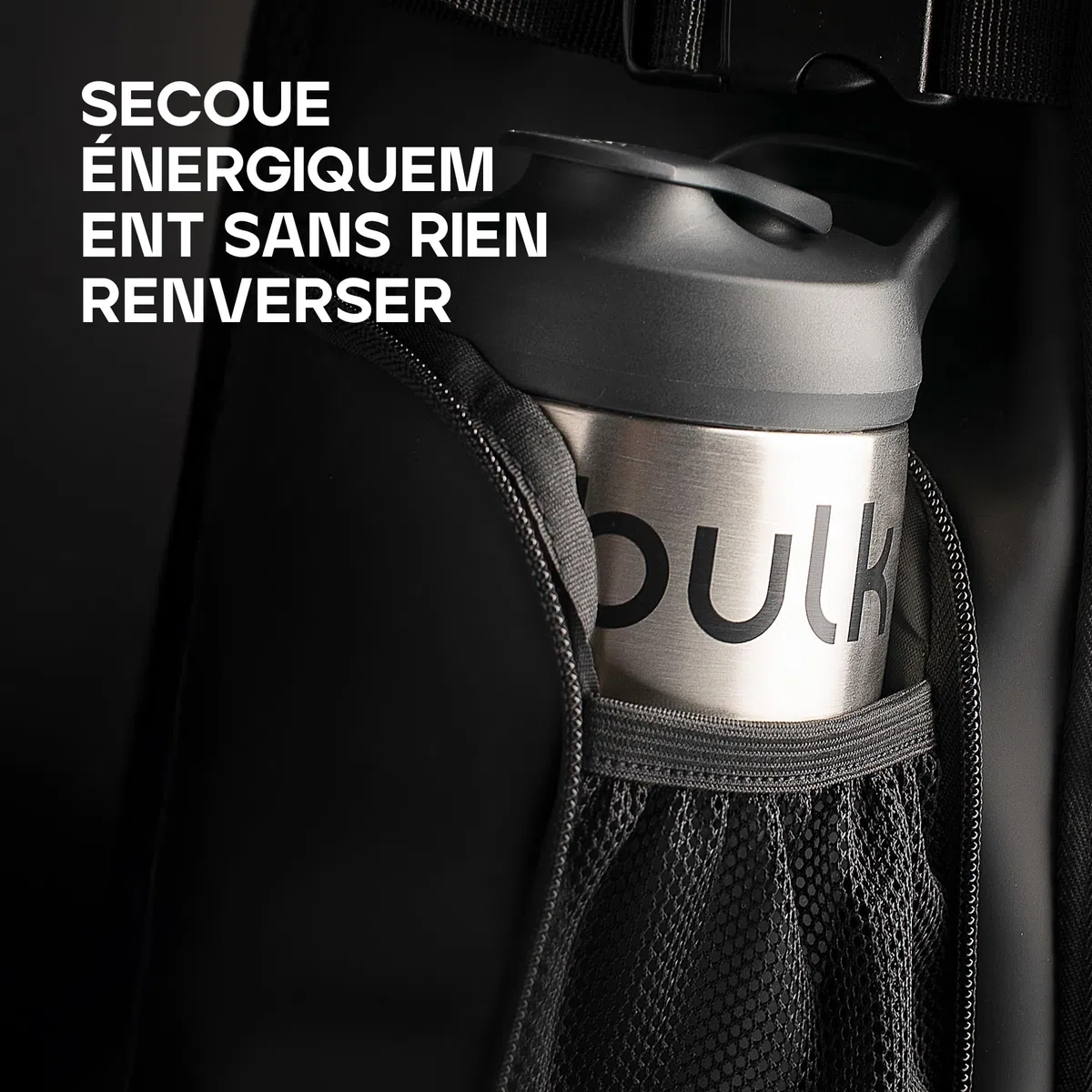 Bulk x Promixx Gourde Shaker Acier Inox | Noir | 700ml | Design Robuste & Étanche | Agitateur Snap-Fit pour Mélange Parfait | Manchon Antidérapant | Longue Durée