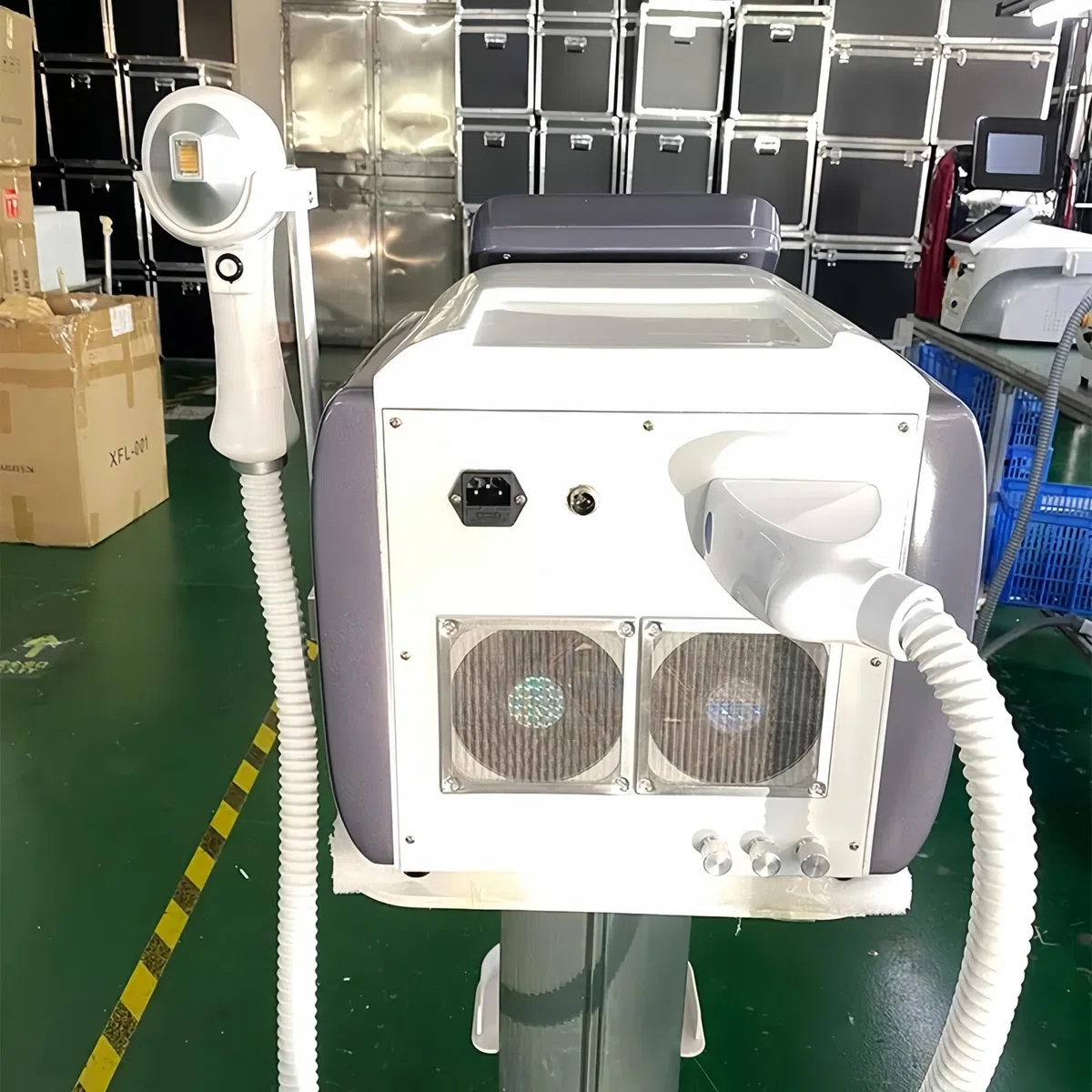 Machine d'épilation laser de diode de dispositif de refroidissement de glace de haute puissance 3500W 755 808 1064 longueur d'onde 808nm